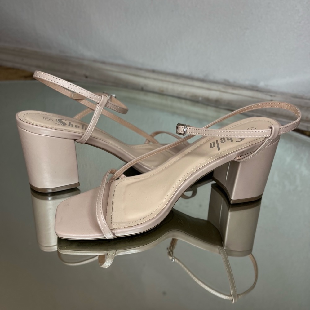 Buckled Ankle Strappy Chunky Heel Sandals SIZE 9